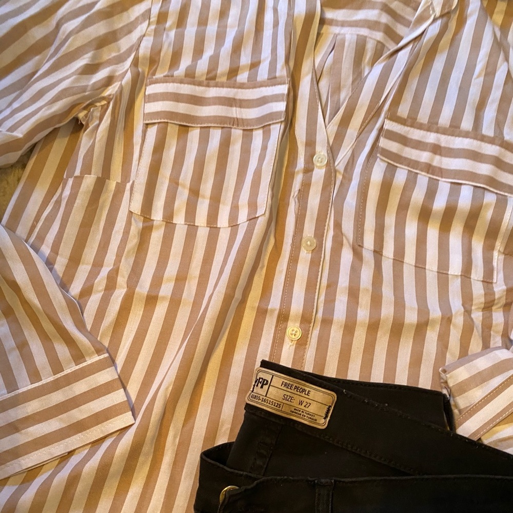 New🤍Khaki/white striped v button down - Picture 7 of 7